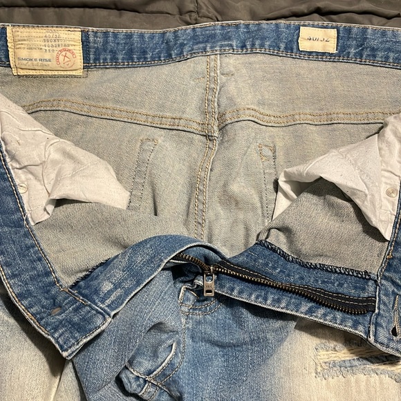 Men’s distressed light blue jeans - Picture 3 of 3